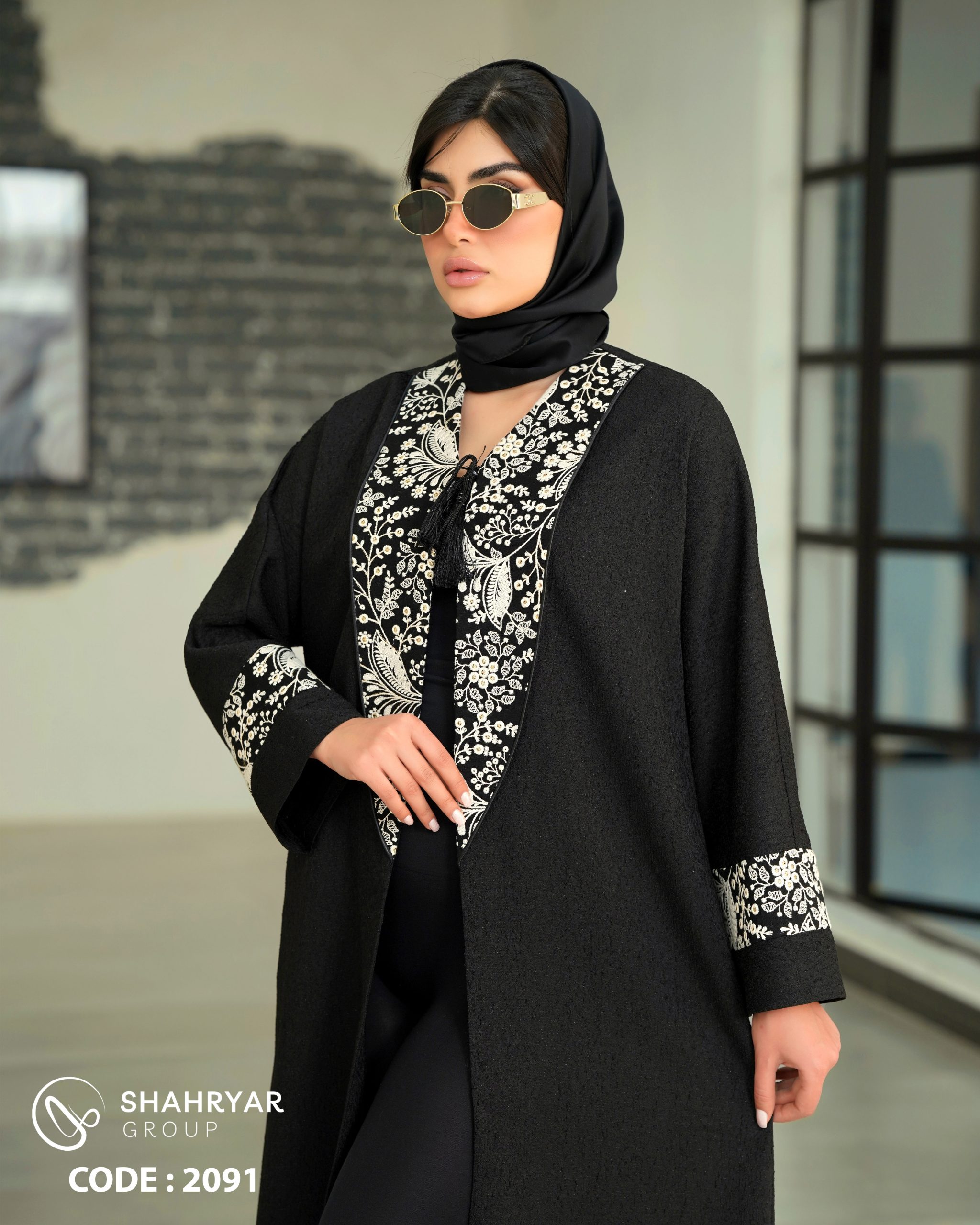 03-Winter-11-47-3-scaled-1.jpg مانتو کرپ پفکی یقه طرح دار کد 2091 - تصویر 1